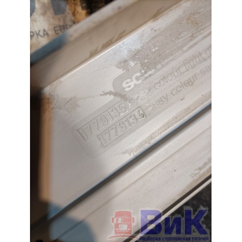 Накладка люка Scania R400 915216 в сборе со шторкой (011), 1779135-7